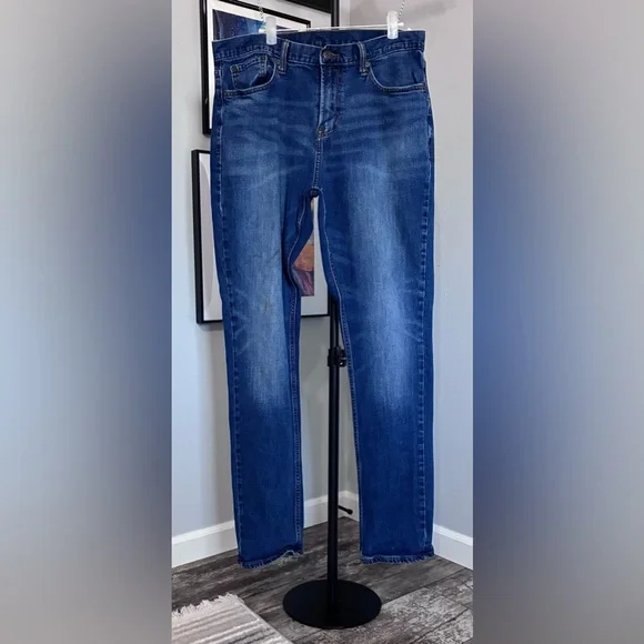 Classic Blue Men’s Jeans - Picture 1 of 2